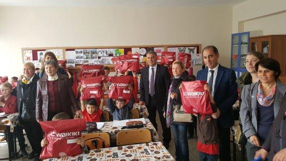 Türkiye Yardımseverler Derneği (TSYD) Ünye Şubesinden Öğrencilere Hediye