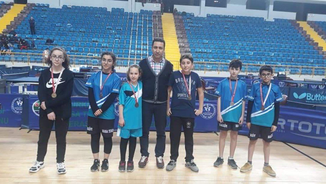 Mehmet Akif Ersoy Ortaokulu Masa Tenisi Bölge Finallerinde