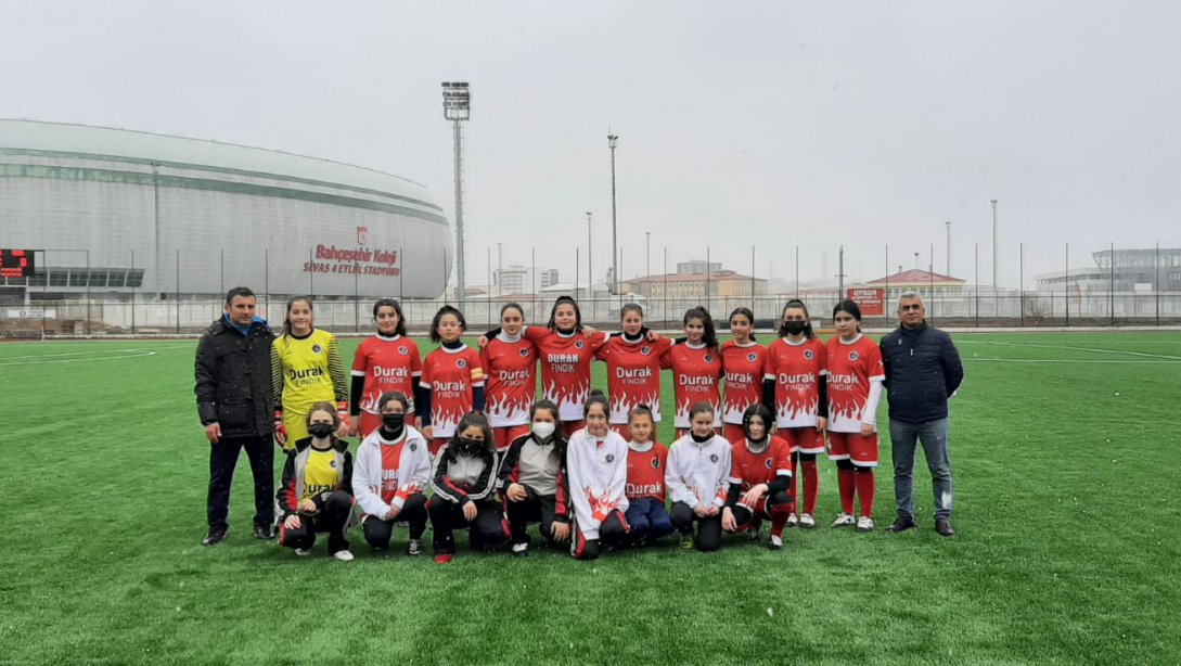Meçhul Asker Ortaokulu Yıldız Kız Futbol Takımımızdan Büyük Başarı