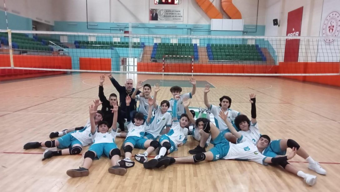 Mehmet Akif Ersoy Ortaokulu Voleybol Takımımızdan Büyük Başarı