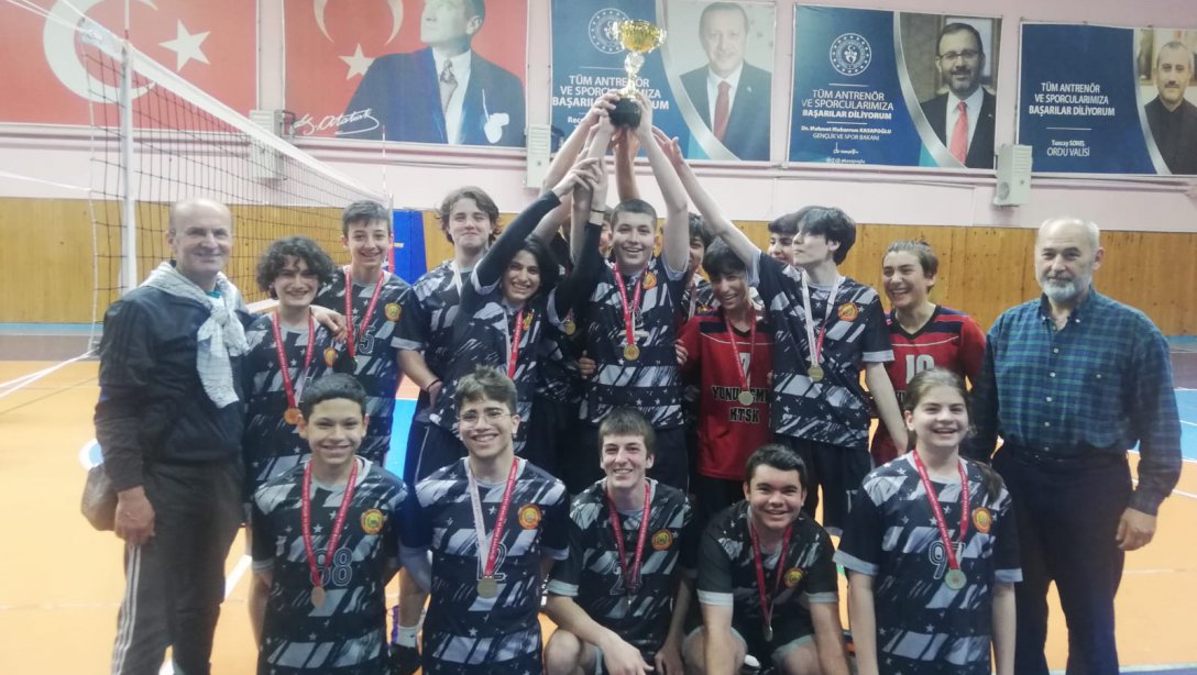 Mehmet Refik Güven Anadolu Lisesi Genç Erkekler Voleybol Takımımız İl 1.si Olmuştur