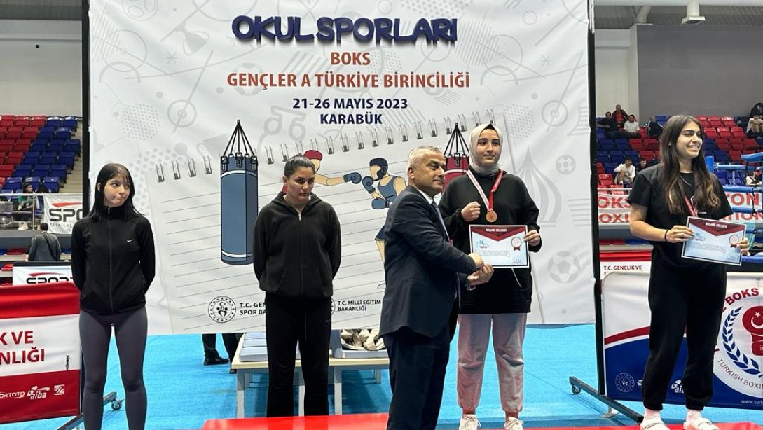 Okul Sporları Genç Kızlar Boks Turnuvasında Mehmet Refik Güven Anadolu Lisemizden Büyük Başarı