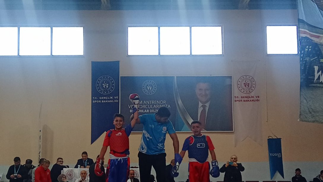 Ünye İmam Hatip Ortaokulu Öğrencimiz Mert SEMİZ, Yalova'da Yapılan Wushu Şampiyonasında Türkiye 2.si Olmuştur