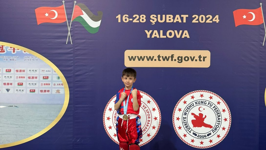 İnönü İlkokulu Öğrencimiz Alp Dursun Uzun'dan Minikler Wushu Kung Fu Türkiye Şampiyonasında Türkiye 1.liği