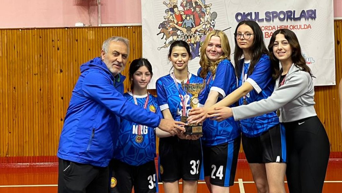 Mehmet Refik Güven Anadolu Lisesi 3x3 Kız Basketbol Takımımızdan İl 1.liği