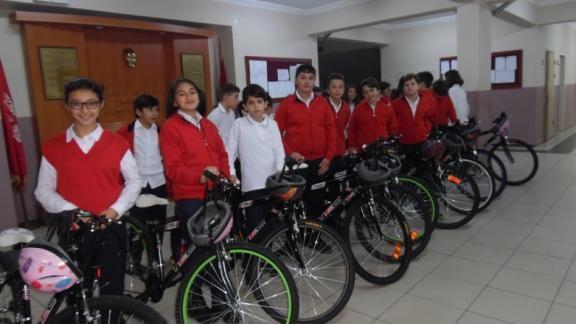Fiziksel Aktiviteyi Teşvik Projesi Kapsamında Ünyede 14 okulumuza 108 bisiklet dağıtıldı.