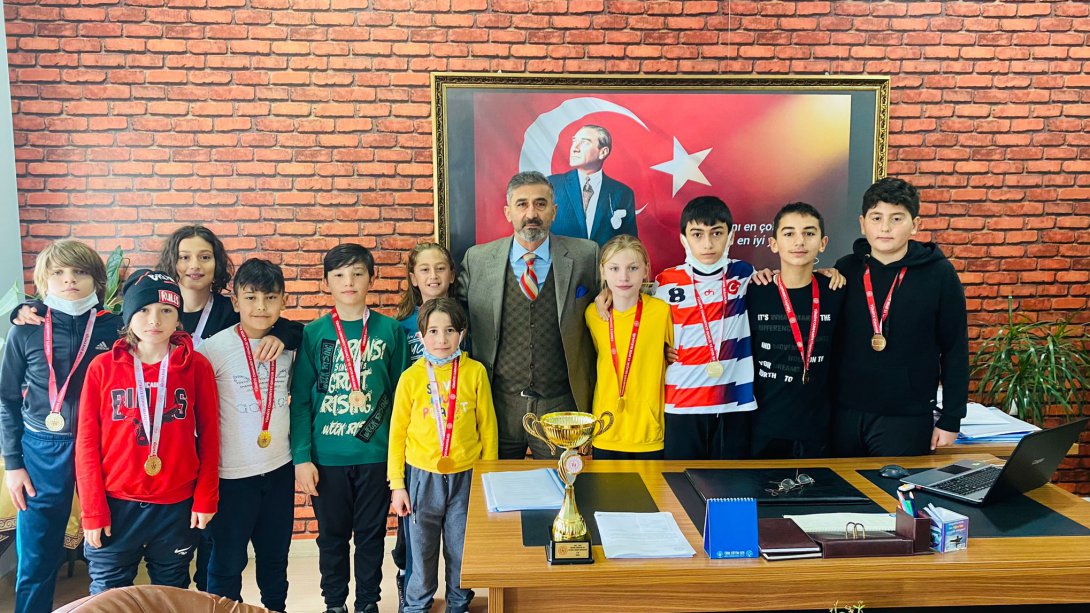 Atatürk Ortaokulu Futbol Takımlarımızdan Büyük Başarı