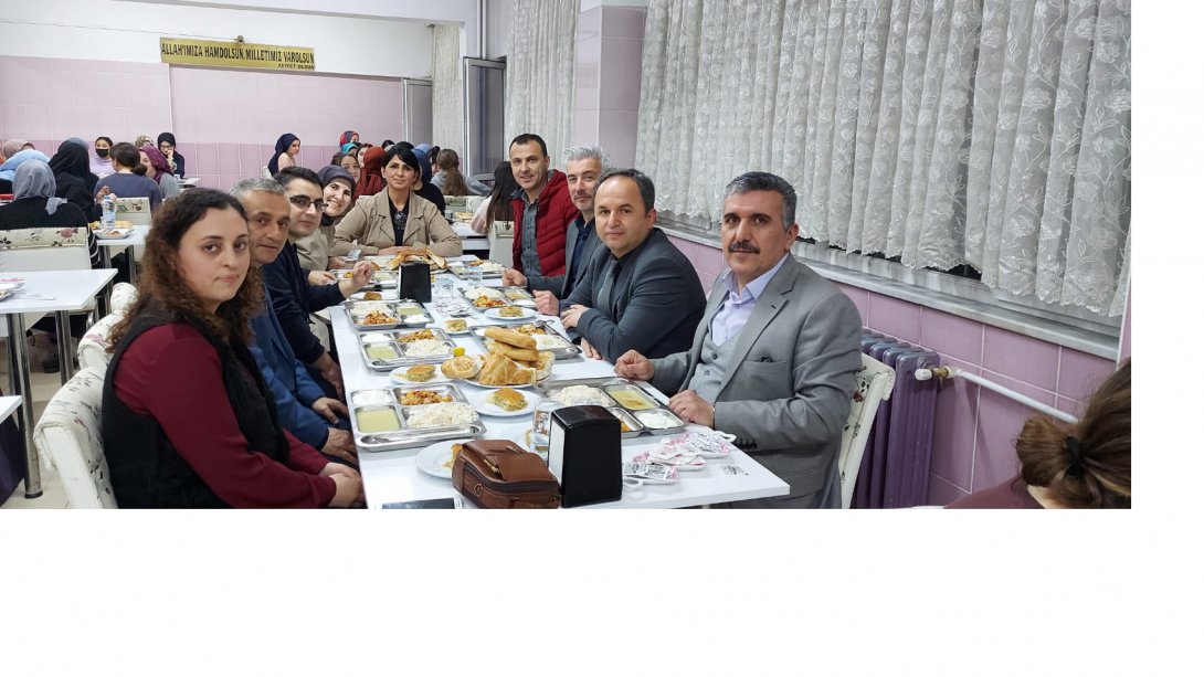 Mustafa Rakım Anadolu Lisesi Pansiyon Öğrencileriyle İftar Yemeği