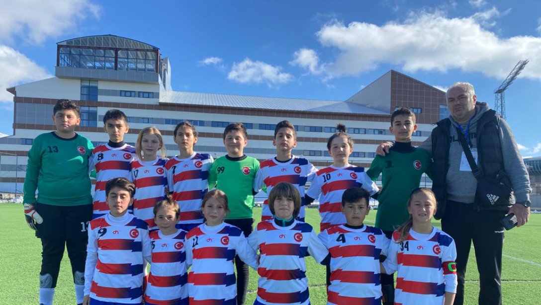 Atatürk Ortaokulu Küçük Erkek Futbol Takımımızdan Büyük Başarı