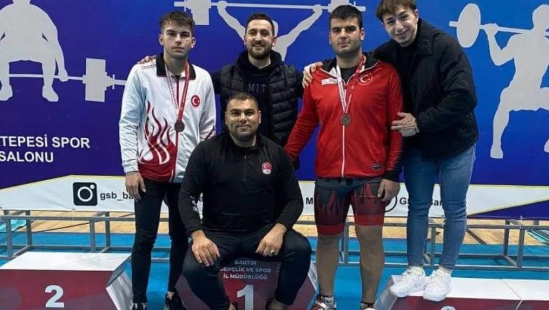 Mehmet Necati Vidinli Mesleki ve Teknik Anadolu Lisesi Öğrencimiz Yusuf DURSUNOĞLU'ndan Okul Sporları Türkiye Halter Şampiyonası'nda Büyük Başarı