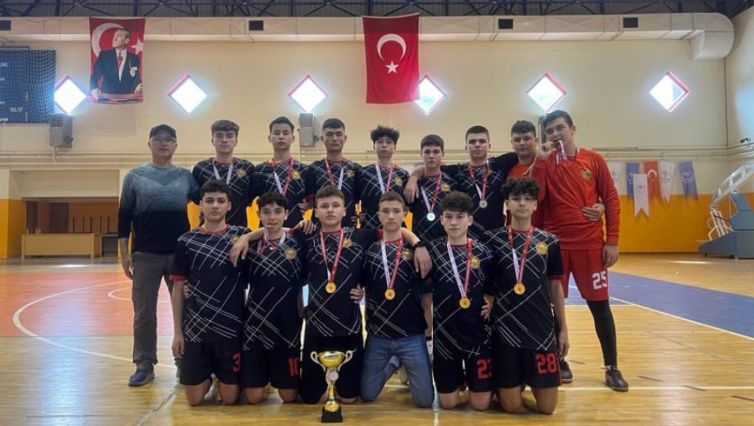 Mehmet Refik Güven Anadolu Lisesi Genç Erkekler Futsal Takımımız İl 1.si Olmuştur