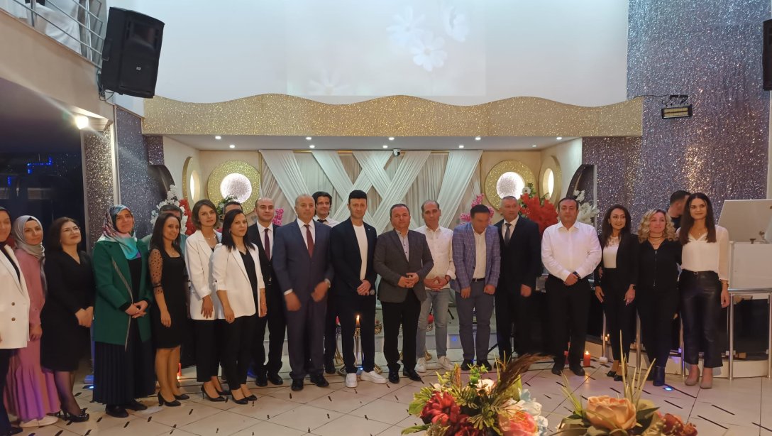 Dilimizin Zenginlikleri Projesi Kapsamında Şehit Fatih Efiloğlu İlkokulu Öğretmenlerimizden 'Yürekten Esintiler' Şiir Gecesi