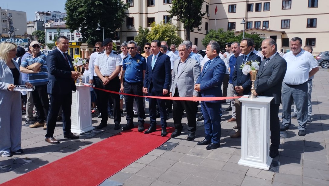 Ünye Cumhuriyet Meydanı'nda Meçhul Asker Ortaokulumuz Tarafından Hazırlanan Geri Dönüşüm Resim Sergisi'nin Açılışı Gerçekleştirildi