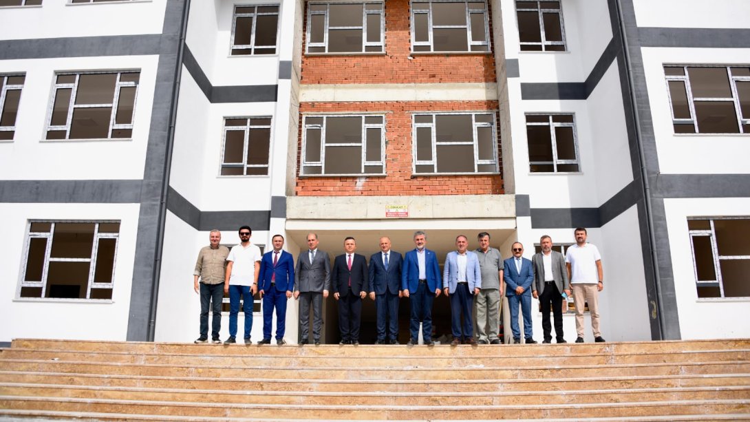 AK Parti Ordu Milletvekilimiz Sn. Mustafa Hamarat, Belediye Başkanımız Sn. Hüseyin TAVLI, AK Parti Ünye İlçe Başkanı Sn. Hasan Fahri ALPARSLAN ve İlçe Protokolümüz Okullarımızı Ziyaret Ettiler