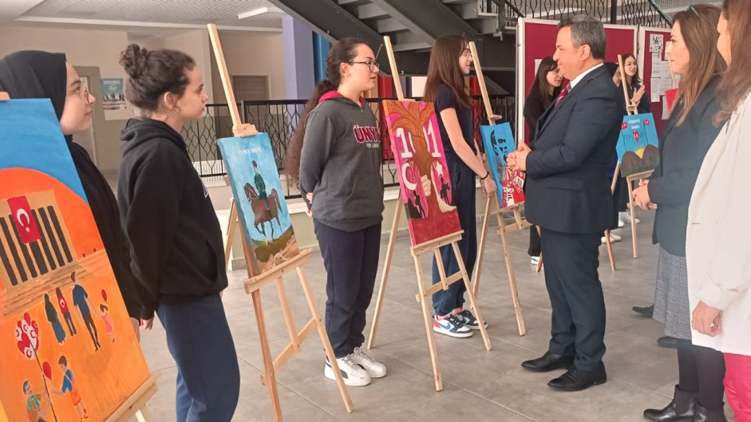 Ünye Fen Lisemizde 29 Ekim Cumhuriyet Bayramı 101. Yıla Özel Resim Sergisi ve Piyano Dinletisi Gerçekleştirildi