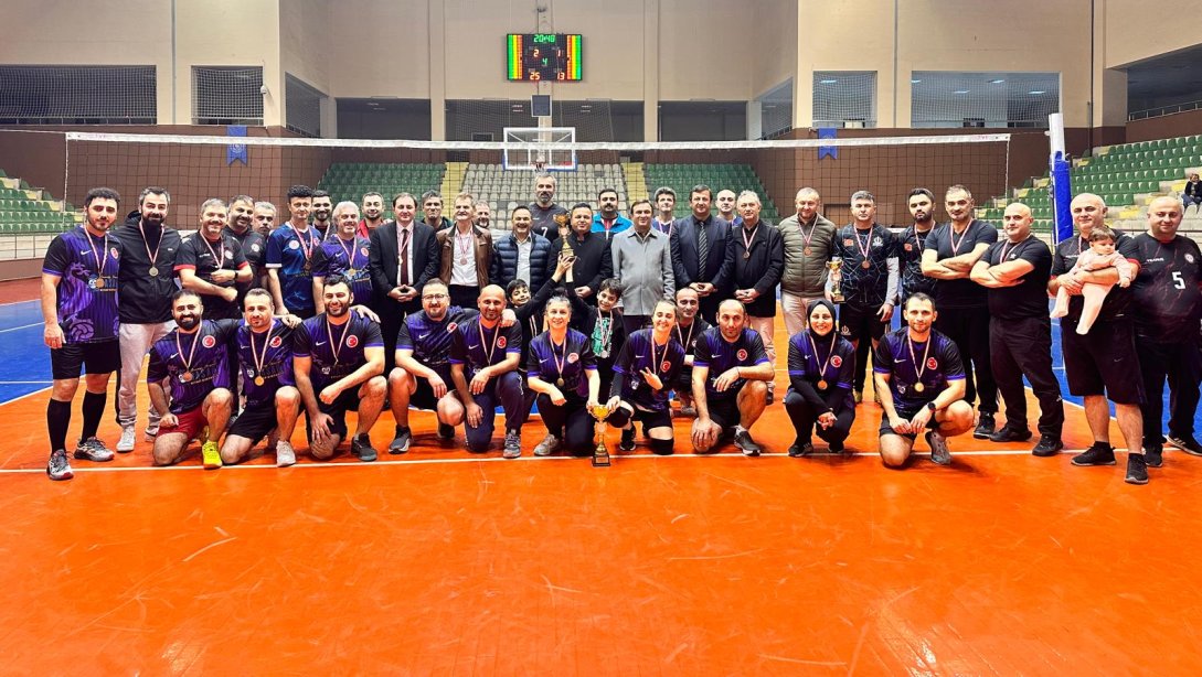 Ünye İlçe Milli Eğitim Müdürlüğümüz Tarafından 24 Kasım Öğretmenler Günü Münasebetiyle Okullar Arası Voleybol Turnuvası Düzenlendi