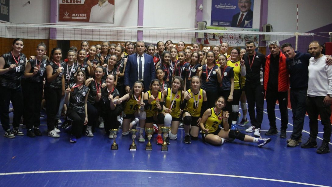 Ünye Atatürk Ortaokulu Yıldız Kız Voleybol Takımımız İl 1.si Oldu