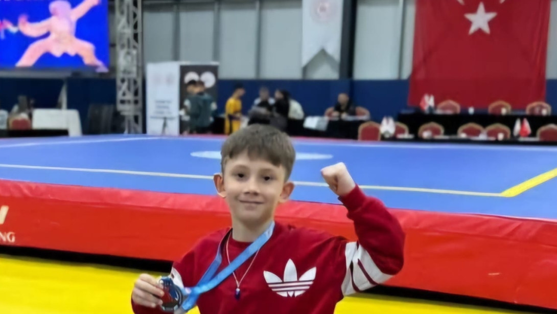 İnönü İlkokulu Öğrencimiz Alp Dursun UZUN, Wushu Kung-fu  Minikler 28 Kiloda Türkiye 2.si Oldu